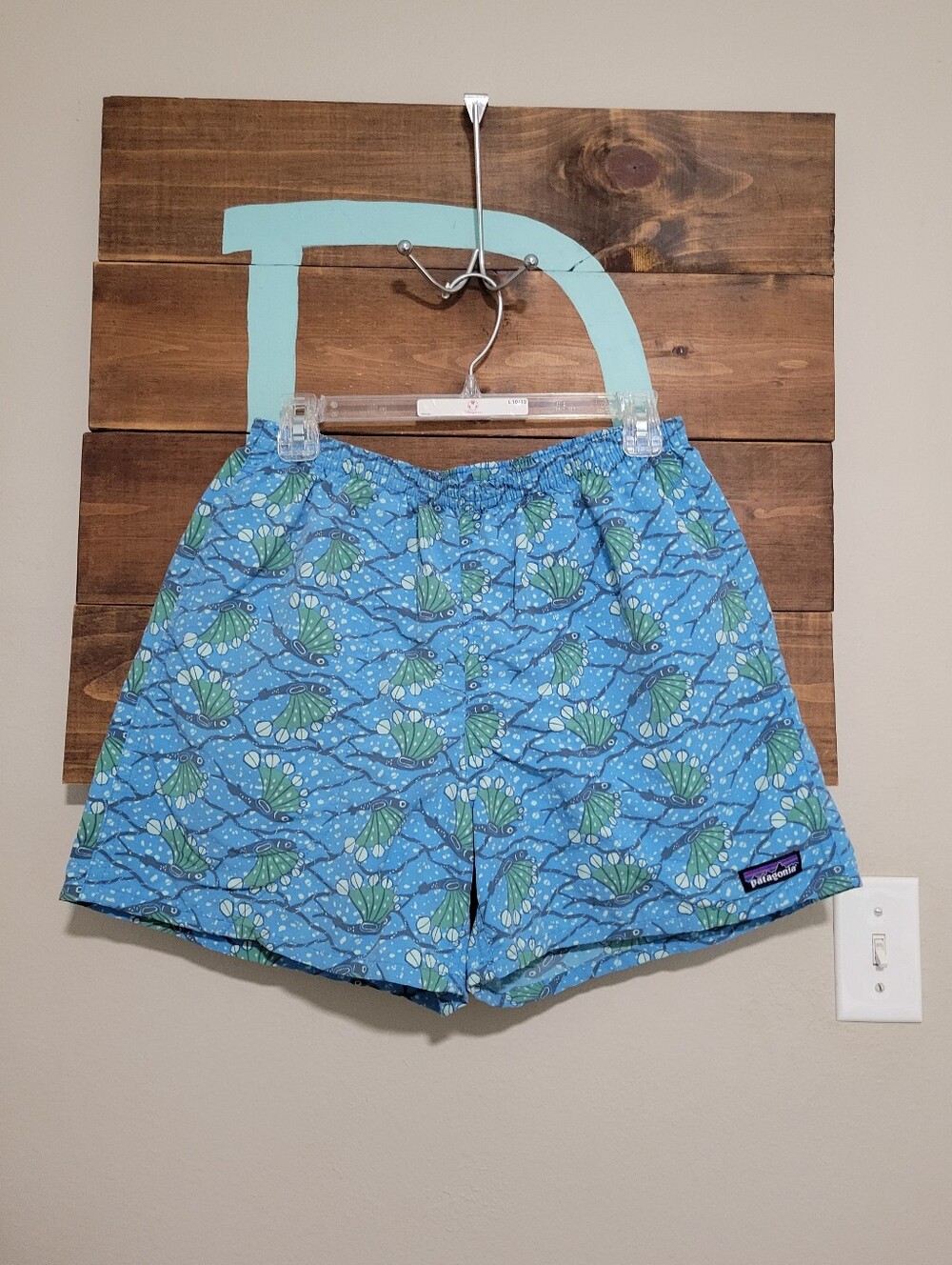 Patagonia Radar Blue Hexy Fish Print The Baggie 4" Shorts Size Medium